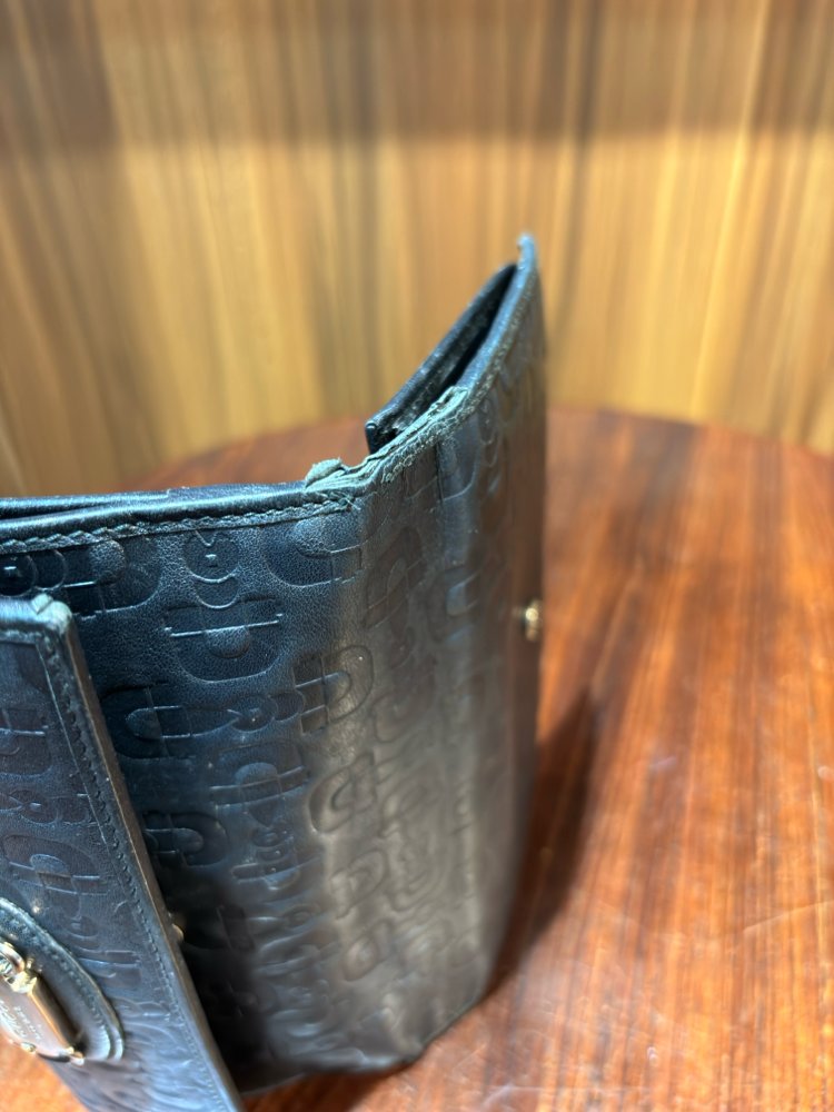 長財布の角すれと破れの補修 修理前